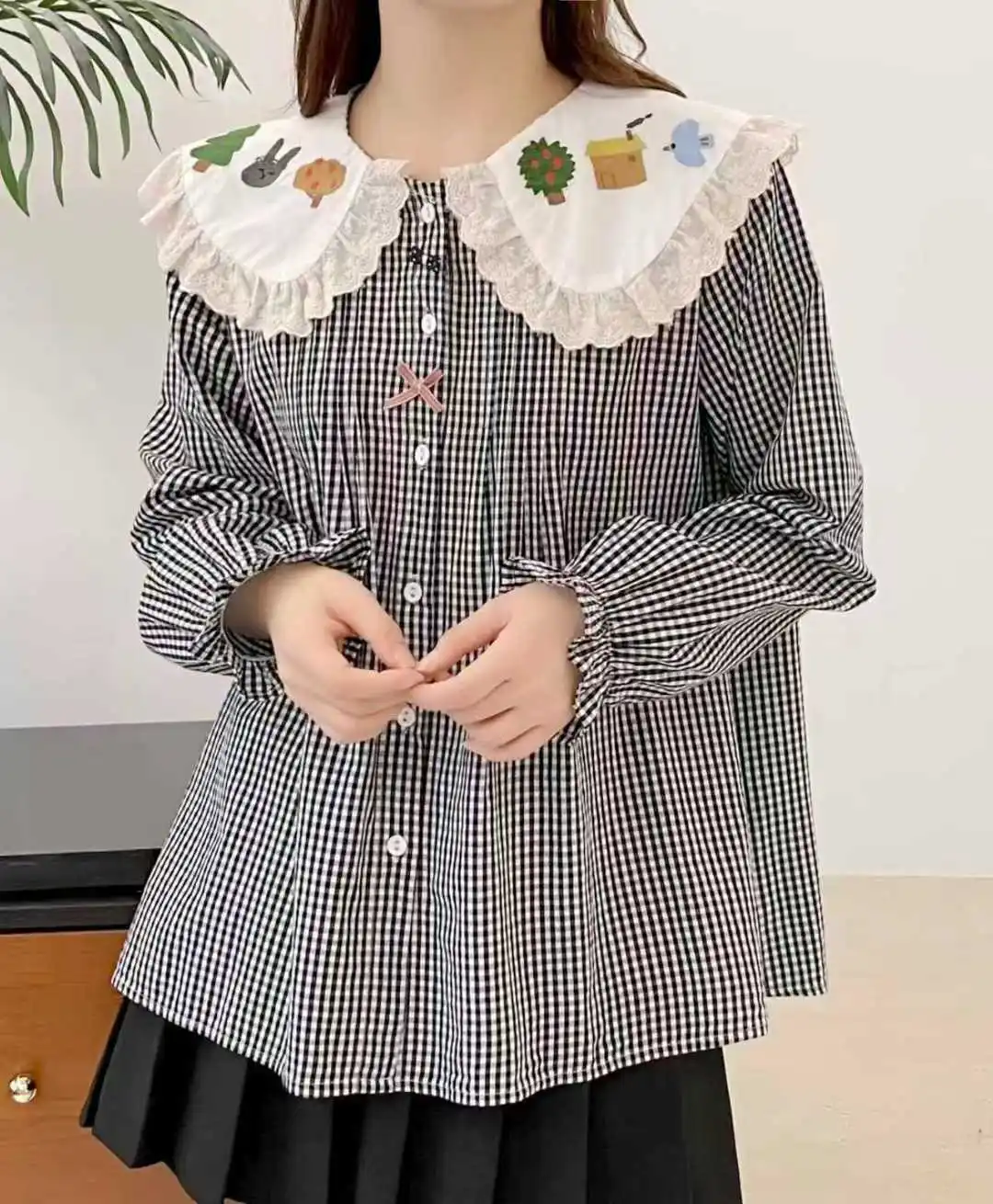 Japanische Mori Mädchen Vintage Plaid Cartoon Stickerei Patchwork Baumwolle Shirts Frauen Y2K Nette Peter Pan Kragen Langarm Bluse