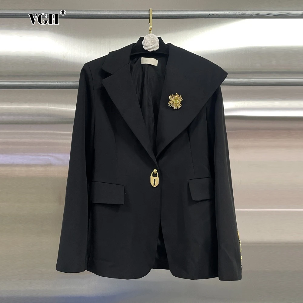 

VGH Office Minimalist Spliced Metal Pin Jacket for Women Lapel Long Sleeve Patchwork Lock Buckle Fashionable Coat Female Autumn