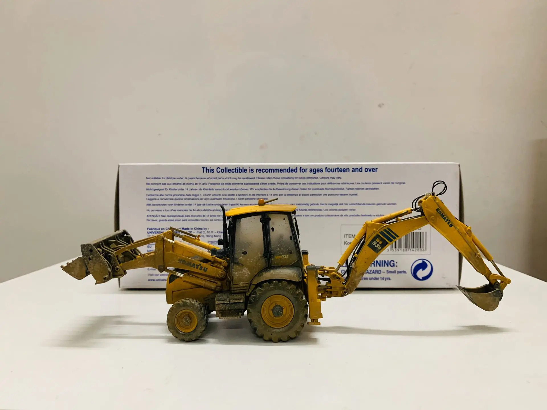 

Komatsu WB93R-8 Backhoe Loader Muddy Version 1:50 Scale DieCast Model UH8142 New