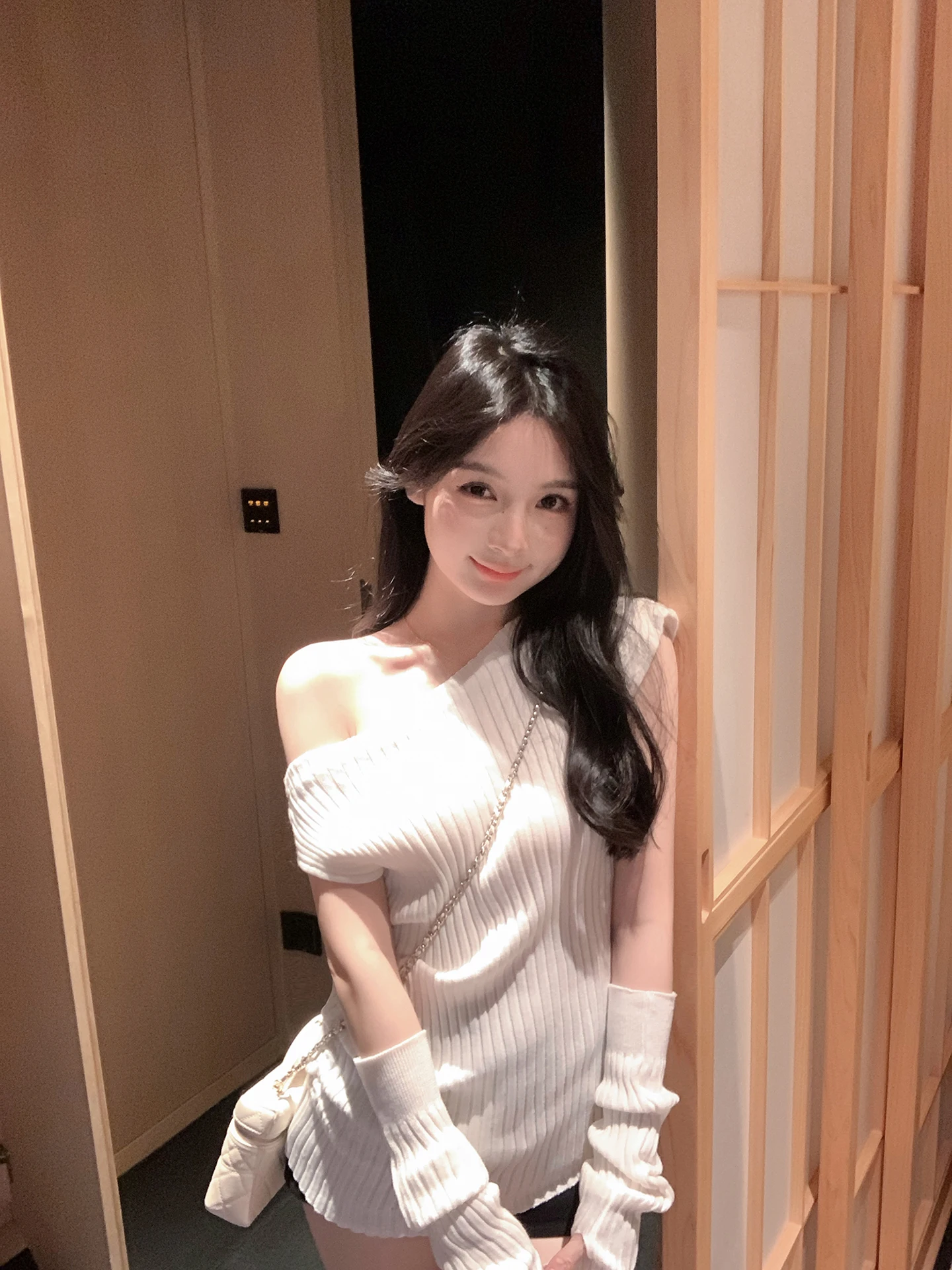 

White Svel Knitted Top Women's Faionable Korean Sle oulder Bared irt Casual Wear ort Sve Pure Desire