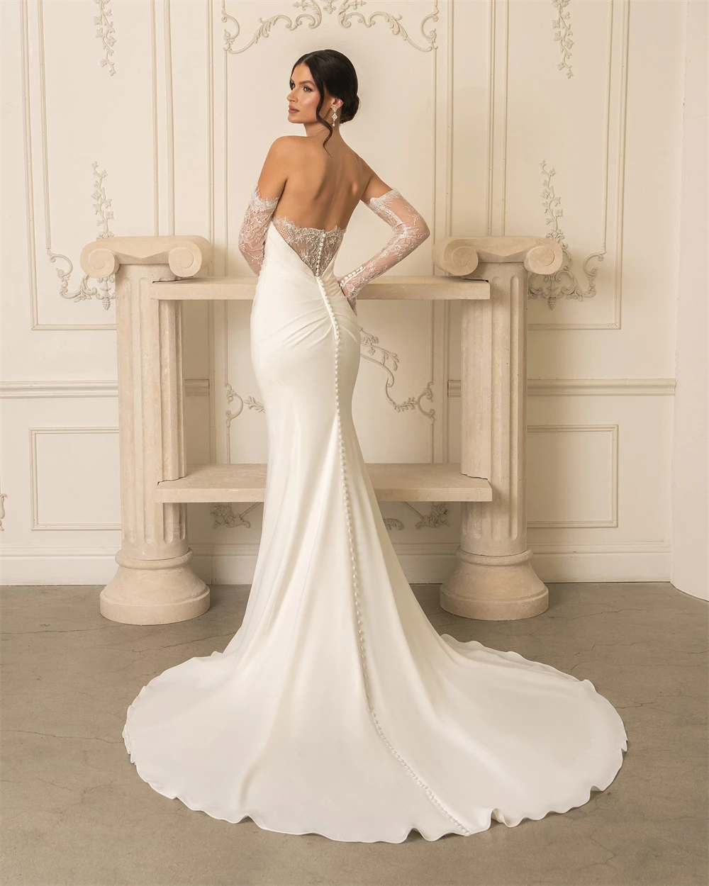 ชุดแต่งงานสีขาวเซ็กซี่แบบกำหนดเอง ชุดแต่งงานงานหนักที่หรูหรา ชุดแต่งงานแบบไม่มีสายหนัง ชุดสำหรับโอกาสพิเศษ