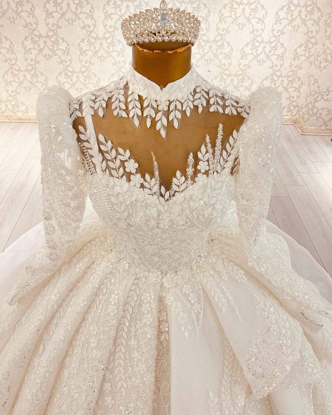 فساتين زفاف رائعة على شكل كرة مطرز بالخرز دانتيل زي العرائس مصنوع حسب الطلب بأكمام طويلة سويب تراين بوهو رداء دي