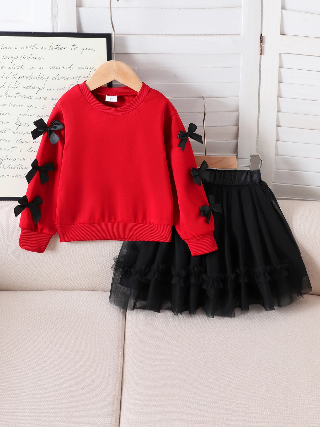 Autumn and Winter New Style Sweet and Comfortable Girls and Babies 2-7 Years Old Red Long-Sleeved Hoodie + Black Mesh Skirt