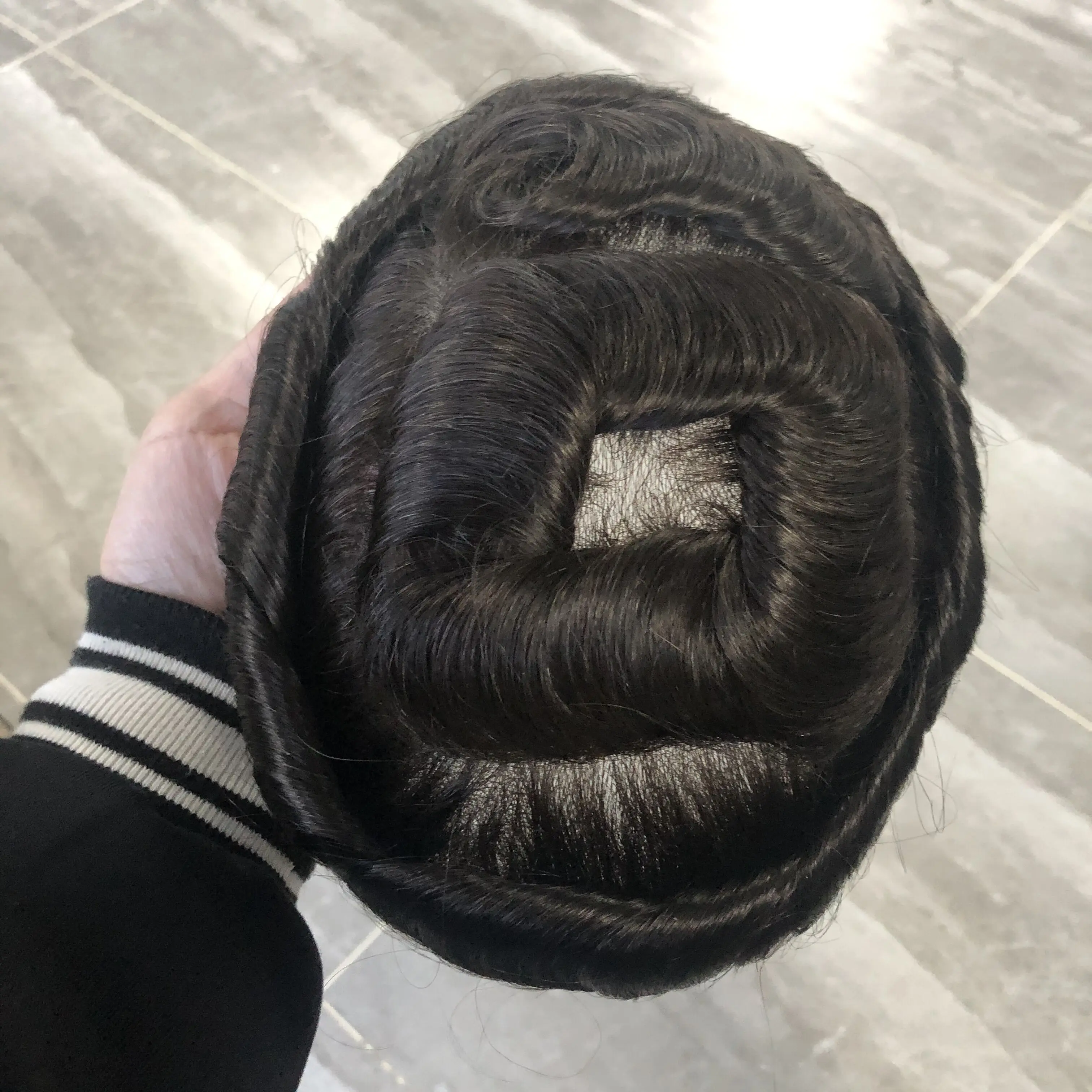 Unsichtbare 80-90 Dichte, super-natürlicher Haaransatz, schwarze Herrenperücken, 100% Echthaar, 0,02 mm ultradünne Hautbasis, Herren-Toupet – Detail 3
