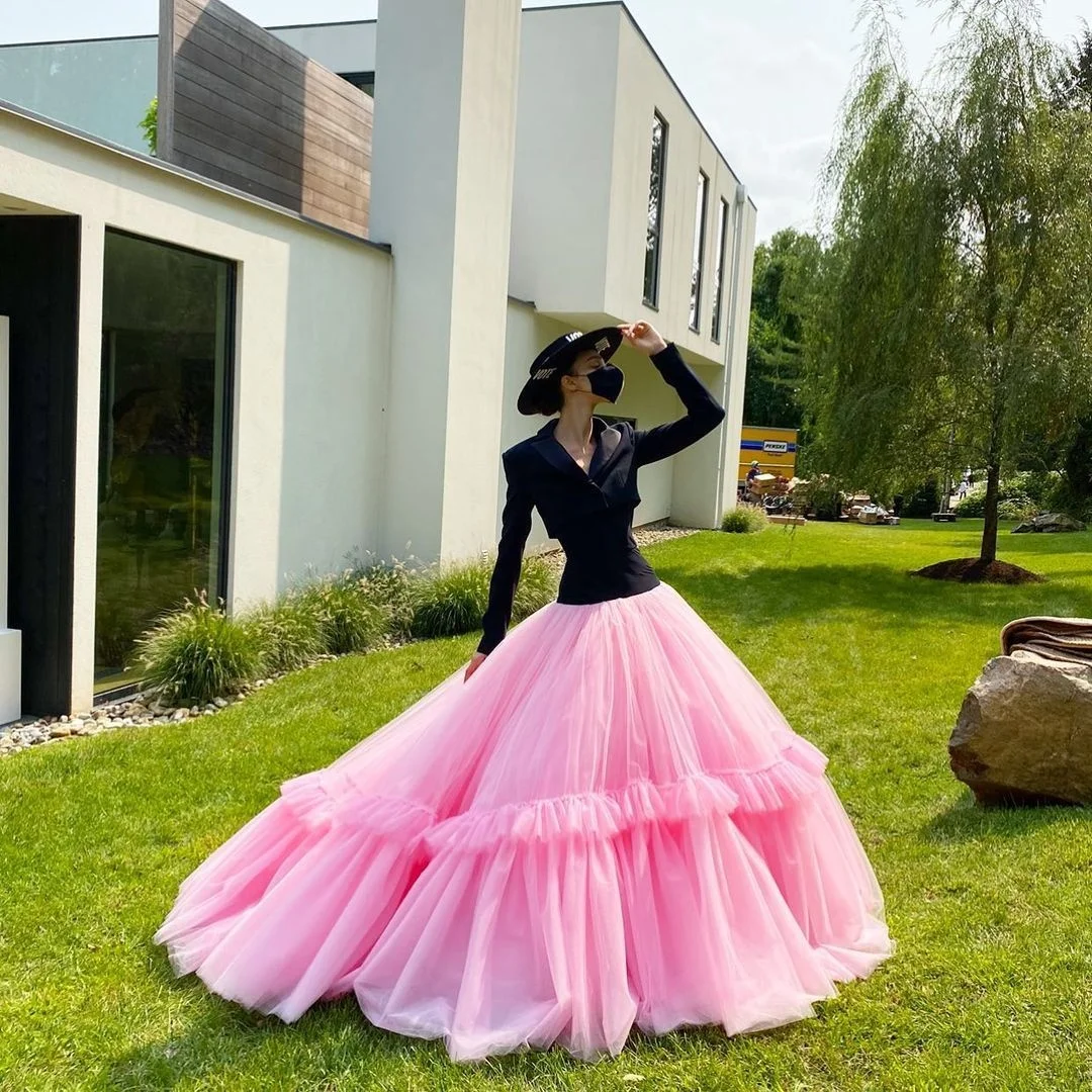 素晴らしいピンクチュールチュチュ女性スカートピンクボールガウン女性スカートフロアレングスプリーツ秋カスタムカラーウェディングスカート