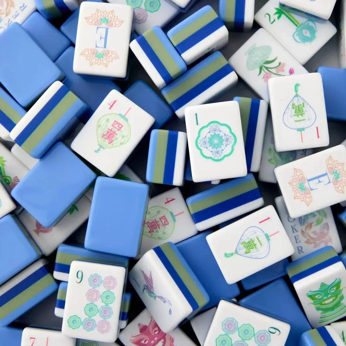 Acrylic American Mahjong Tile Set Bright Blue Color 4 Layered Luxury 160 American Mahjong Tiles for Adult Game Gift