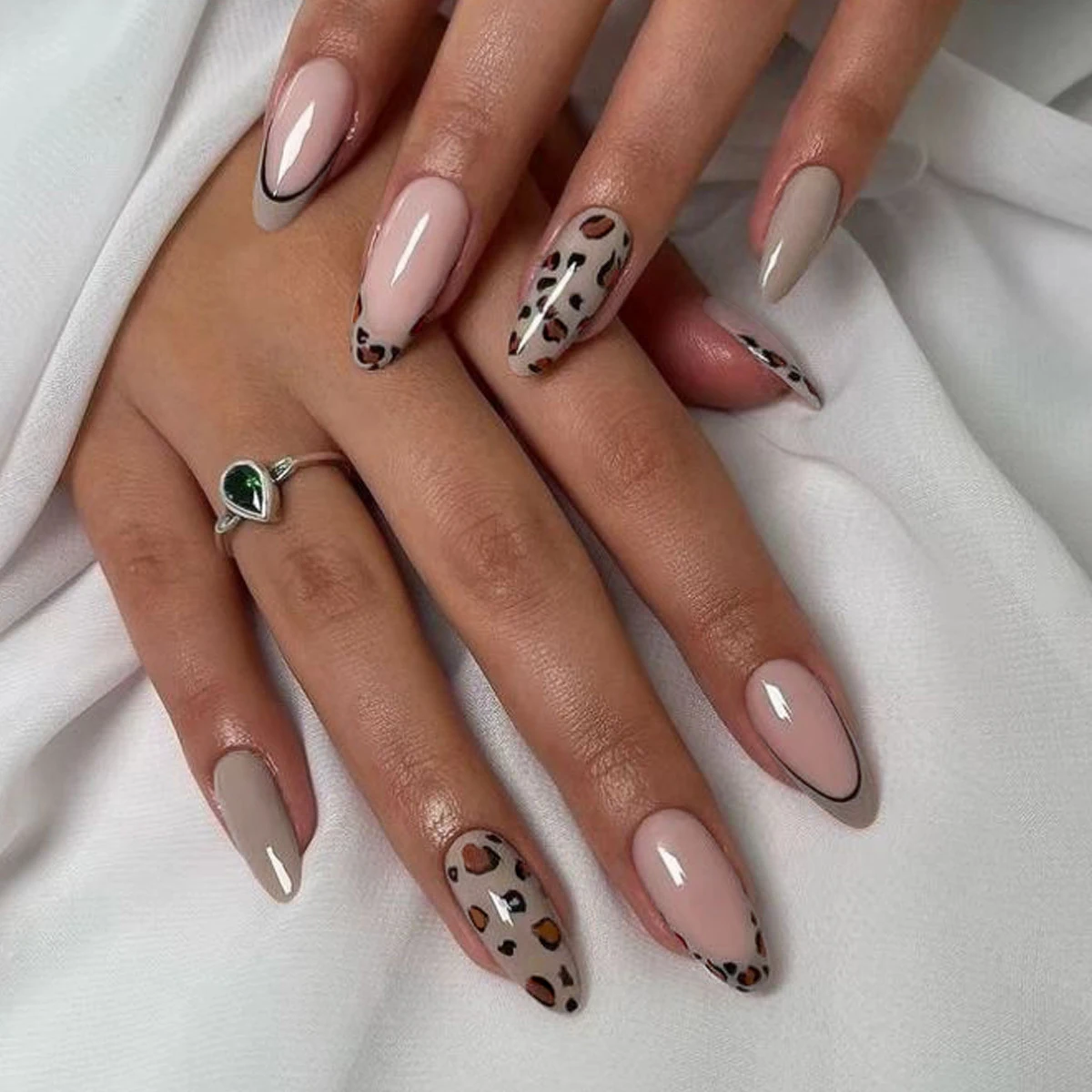 24 teile/satz Künstliche Nägel Cat Eye Französisch Tipps Dekoration Faux Drücken Sie Auf Falsche Nagel Glitter Tragbare Acryl Set Drücken Sie auf Nagel Tipps