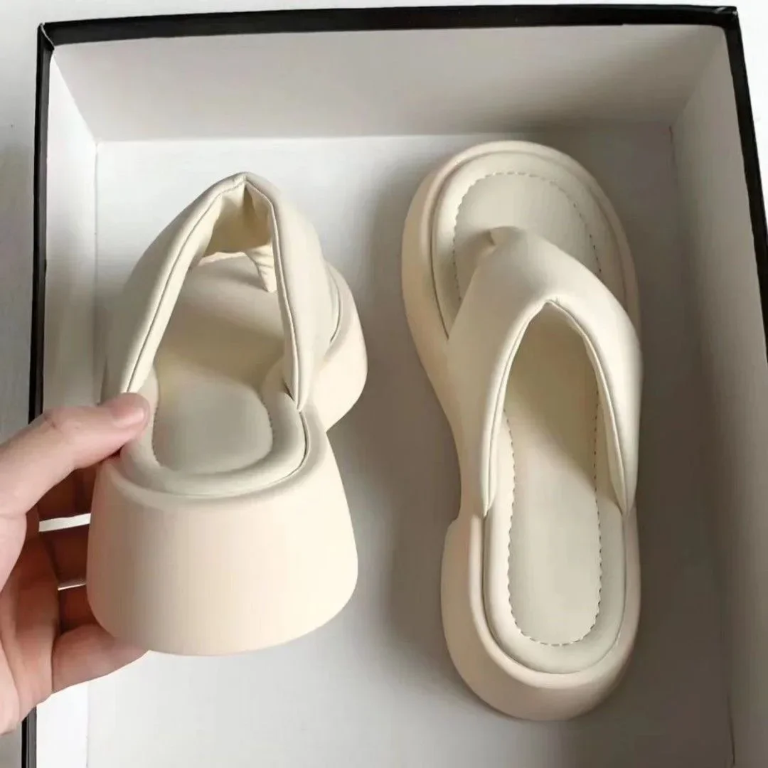 

Summer New Women's Fashionable and Versatile Herringbone Slippers Small and Thick Bottom Beach Clamp Foot Cool Slippers