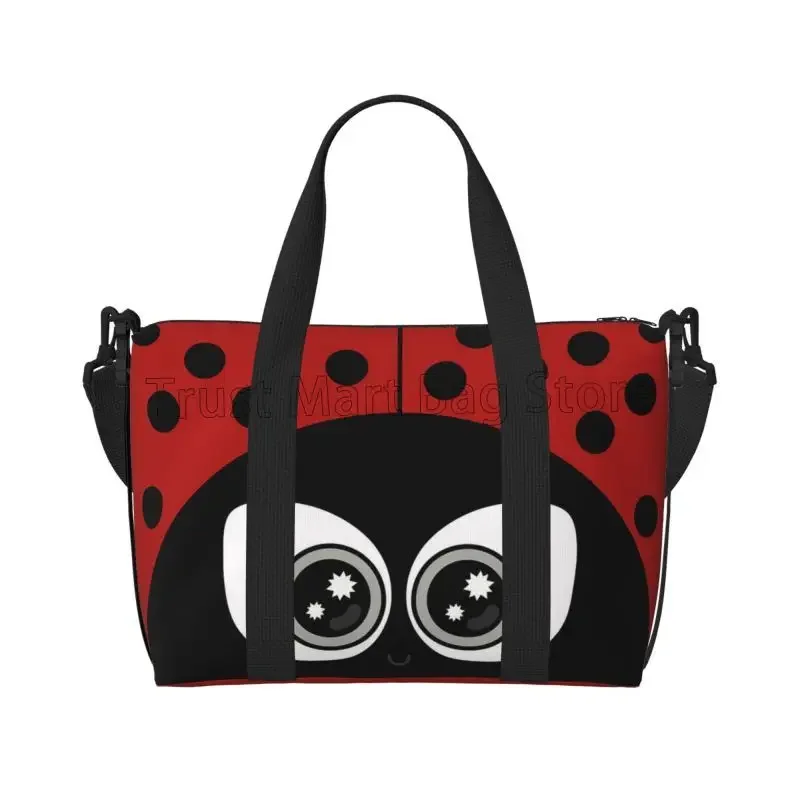 น่ารักการ์ตูน Ladybug Travel Duffle กระเป๋าน้ําหนักเบากันน้ํา Weekender กระเป๋าเดินทางข้ามคืนกระเป๋าถือกระเป๋าสําหรับกีฬายิมโยคะ