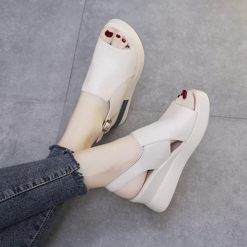 

2025 new summer Korean-style casual backheel one-shoulder buckle thick-soled wedge heel high-heeled sandals