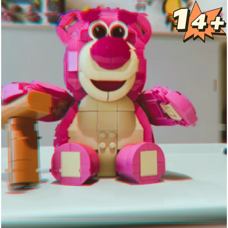 2026 New Popular Classic Cartoon Pink Strawberry Bear Building Blocks 570pcs Diy Puzzle Ornament Model Creative Birthday Gifts