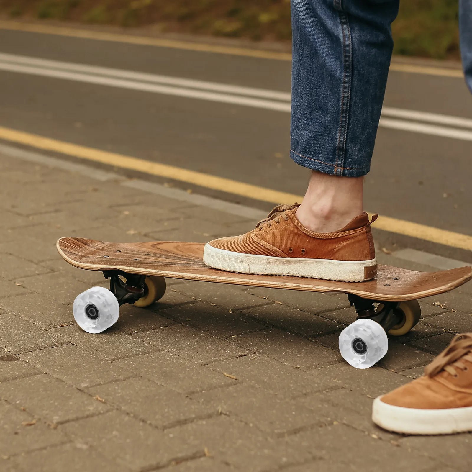4pcs-flashing-roller-skate-wheels-pu-light-up-skating-wheels-for-concrete-asphalt-wood-tile-surfaces-street-skating