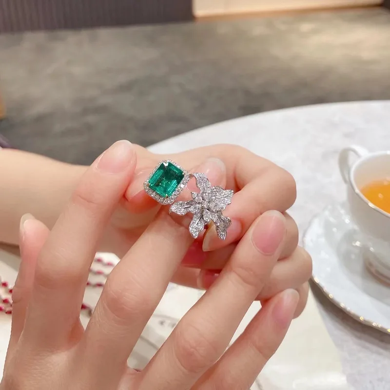 925 Sterling Silver Dazzling High-End Fashion Emerald Petal Opening Ring For Women'S Luxurious Temperament Ring Accessories