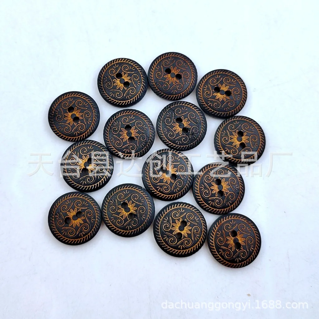 18mmの黒い彫刻が施された木製ボタン、プリントされたレトロな小さなデイジー装飾ボタン、50個パック。