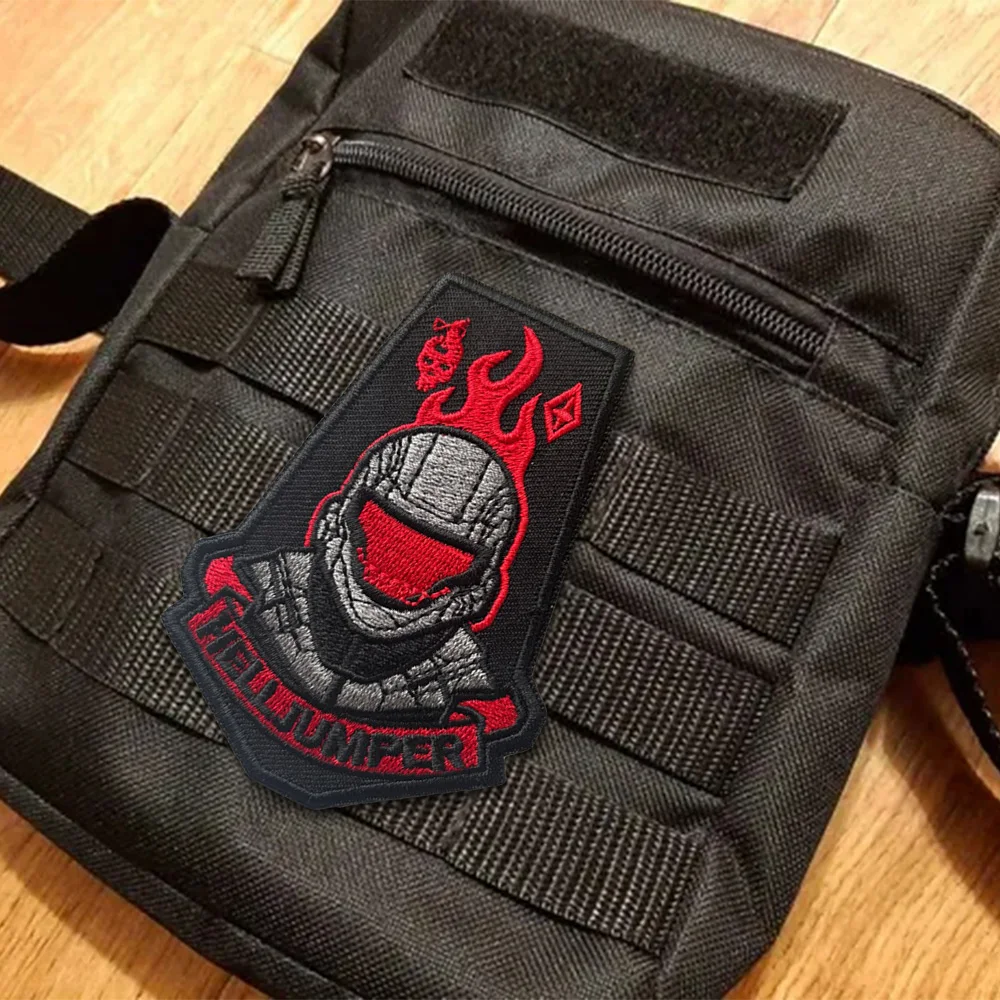 Parche Helljumper ODST bordado – Casco rojo flameante con velcro - imagen 2