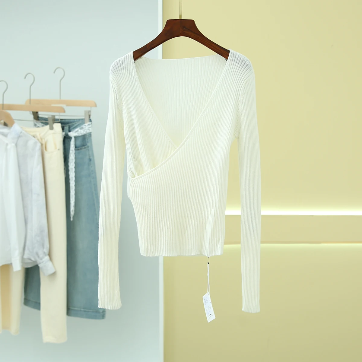 Ba Series V-Ne Long Sve Base lavorata a maglia irt Slim Fit Nuovo arrivo Collezione primaverile Dongyang Home Faion da donna