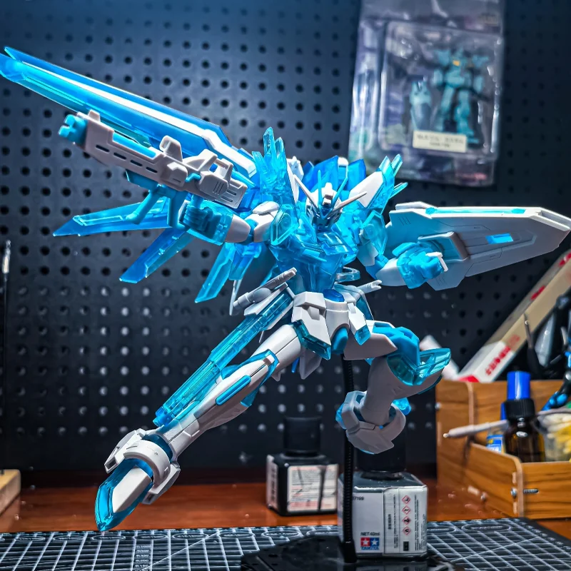 Ice Blue Rising Freedom HG 1/144 Limited Color Scheme Mech Assembly Model Kit Actionfiguren Desktop Ornament Kinderspielzeug Geschenke