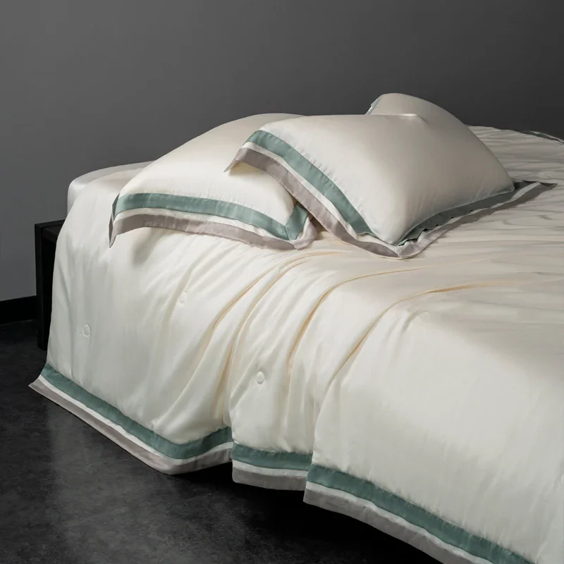 Customizable silk quilt summer cool three-piece set