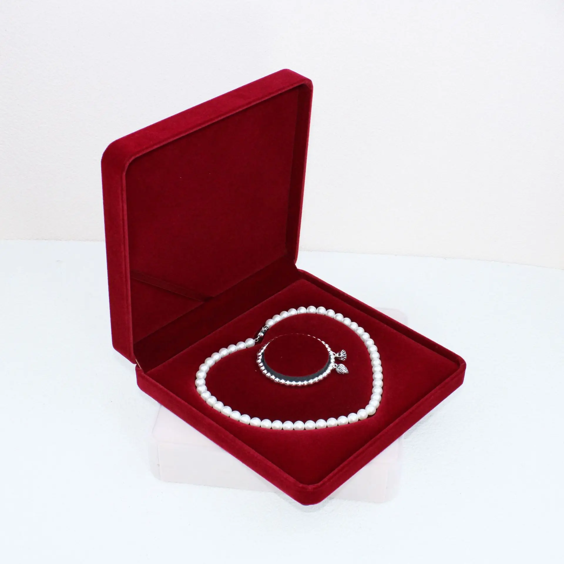 

Velvet Jewelry Box Pearl Necklace Earrings Earrings Bracelet Set Box Gift Case