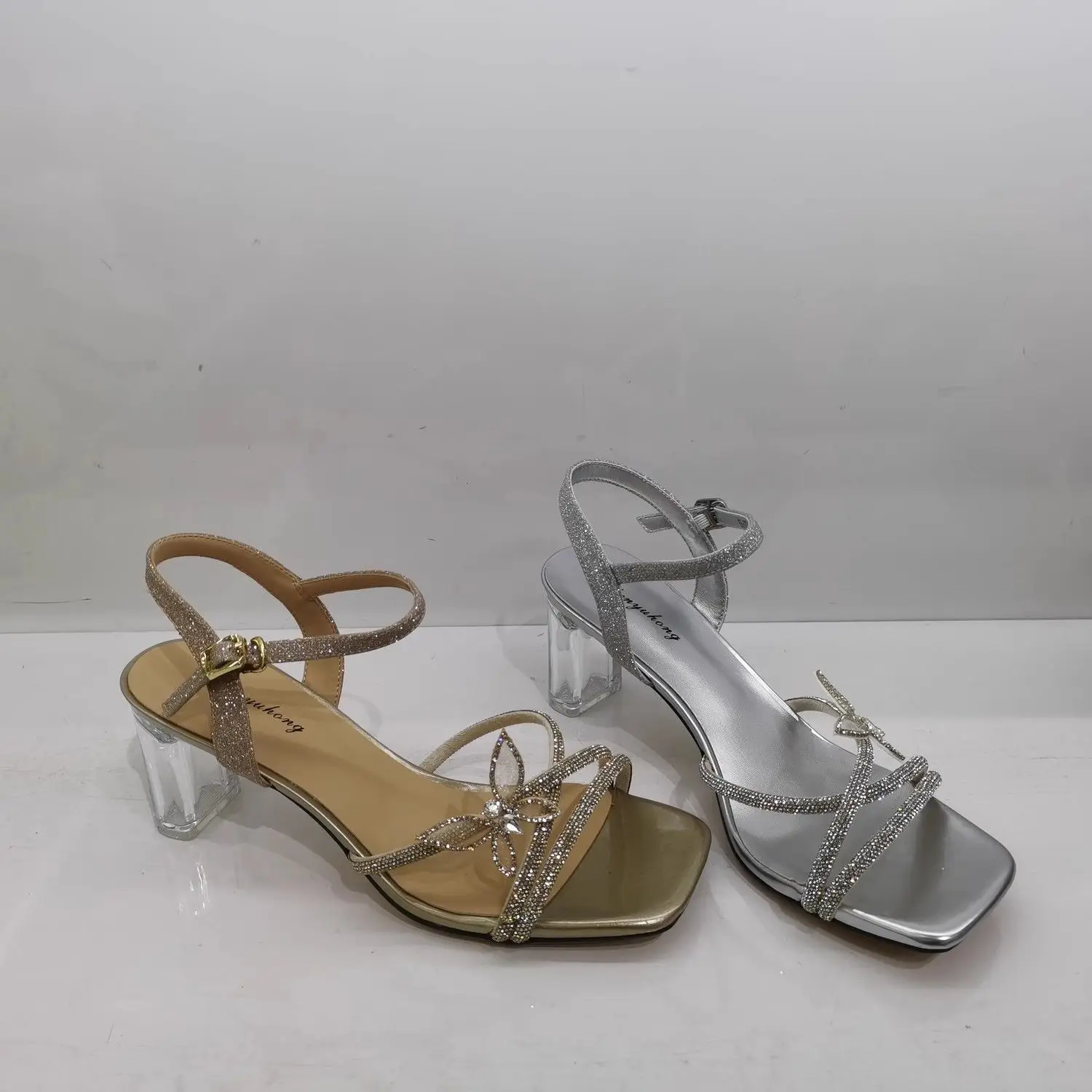 

New high quality women's sandals summer square head bright diamond fashion crystal high heel design sense outside sandals