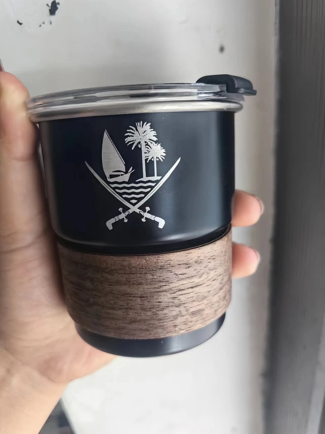 Das nationale emblem von saudi-arabien logo neue edelstahl tasse bierkrug mit deck holz 300ml flasche für büro tee wasser t