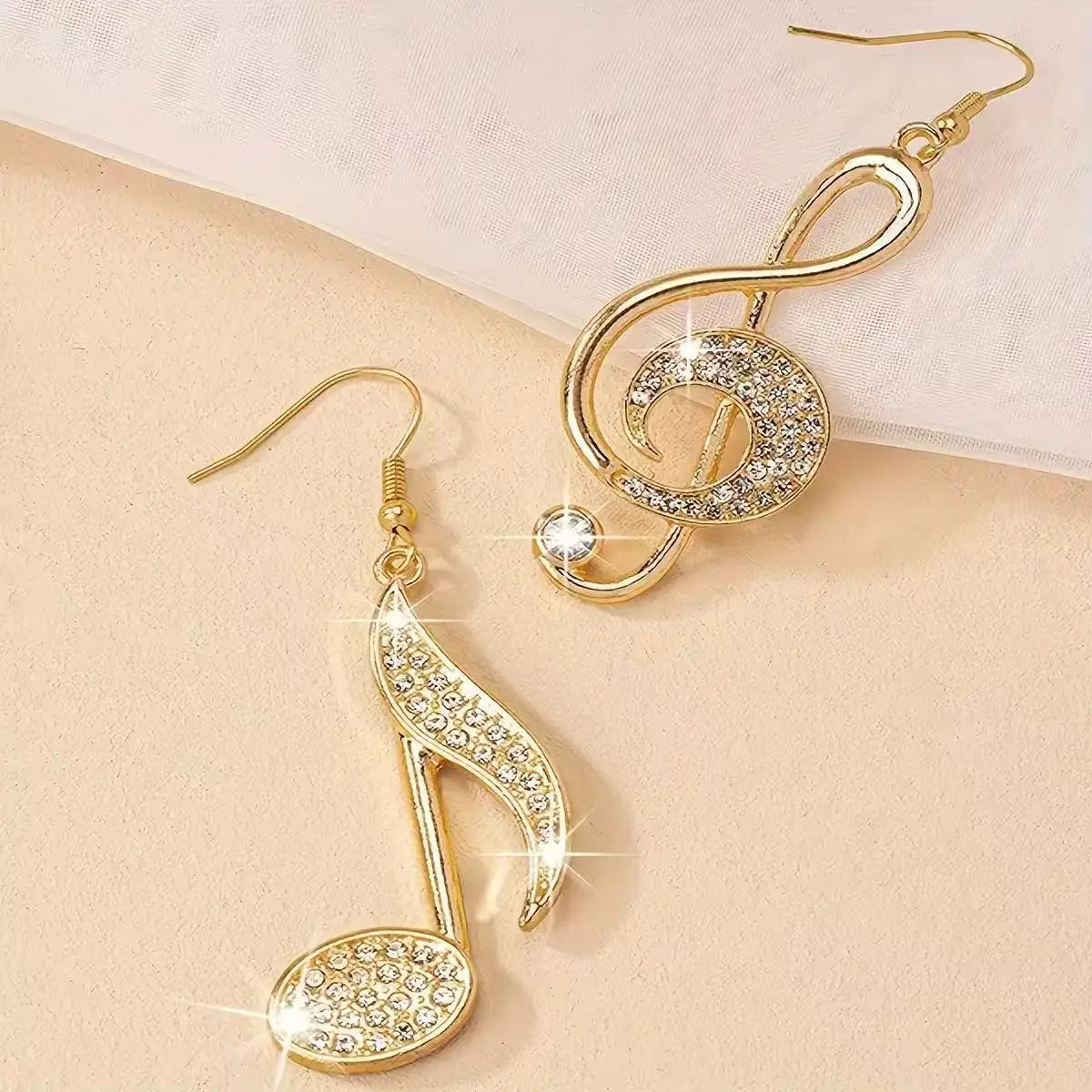 2PCS exquisite sparkling rhinestone music symbol hanging earrings, fashionable asymmetrical earrings for ladies, elegant and fas