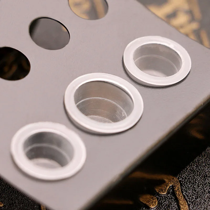 كوب حبر الوشم القابل للتصرف لعقد اللون ، البلاستيك الأبيض ، حجم كبير ، وأعلى جودة ، 1000 قطعة