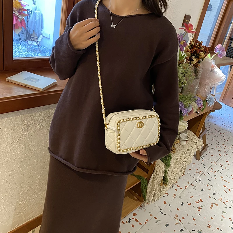 

Unique Vintage Trendy Fashionable Bag With Letter Logo And Solid Color For Stylish Commuter