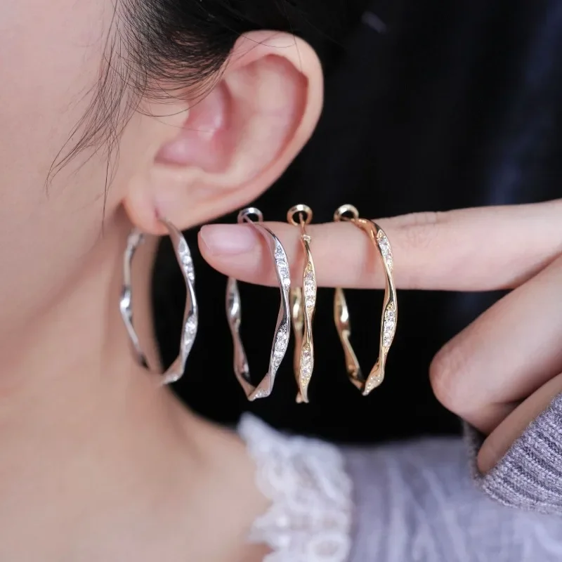 

"Lava Wave Ring" Classic French Light Luxury Premium Shining Wave Ring Metal Round Ring Earrings Earring Clips