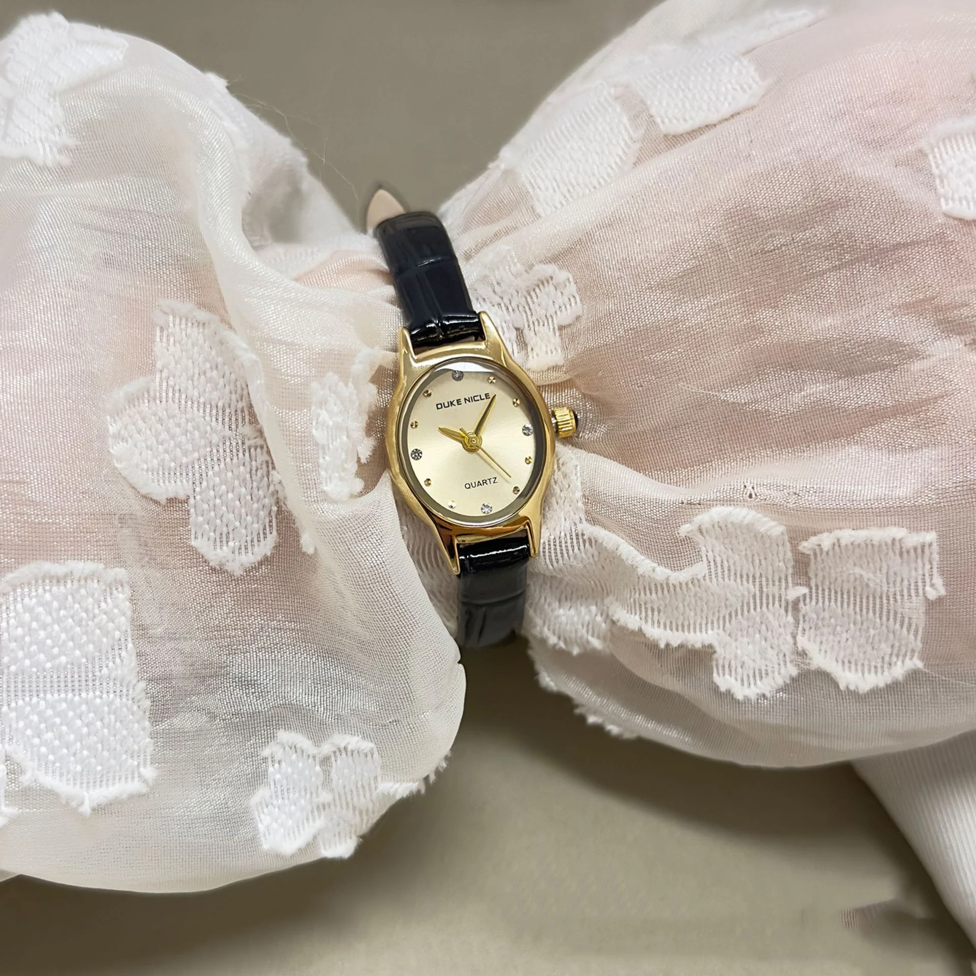 جديد خمر البيضاوي الصغيرة الهاتفي النساء الساعات عادية حلقة من جلد ساعة كوارتز فستان السيدات ساعة اليد ساعة حائط هدية Relojes Para Mujer