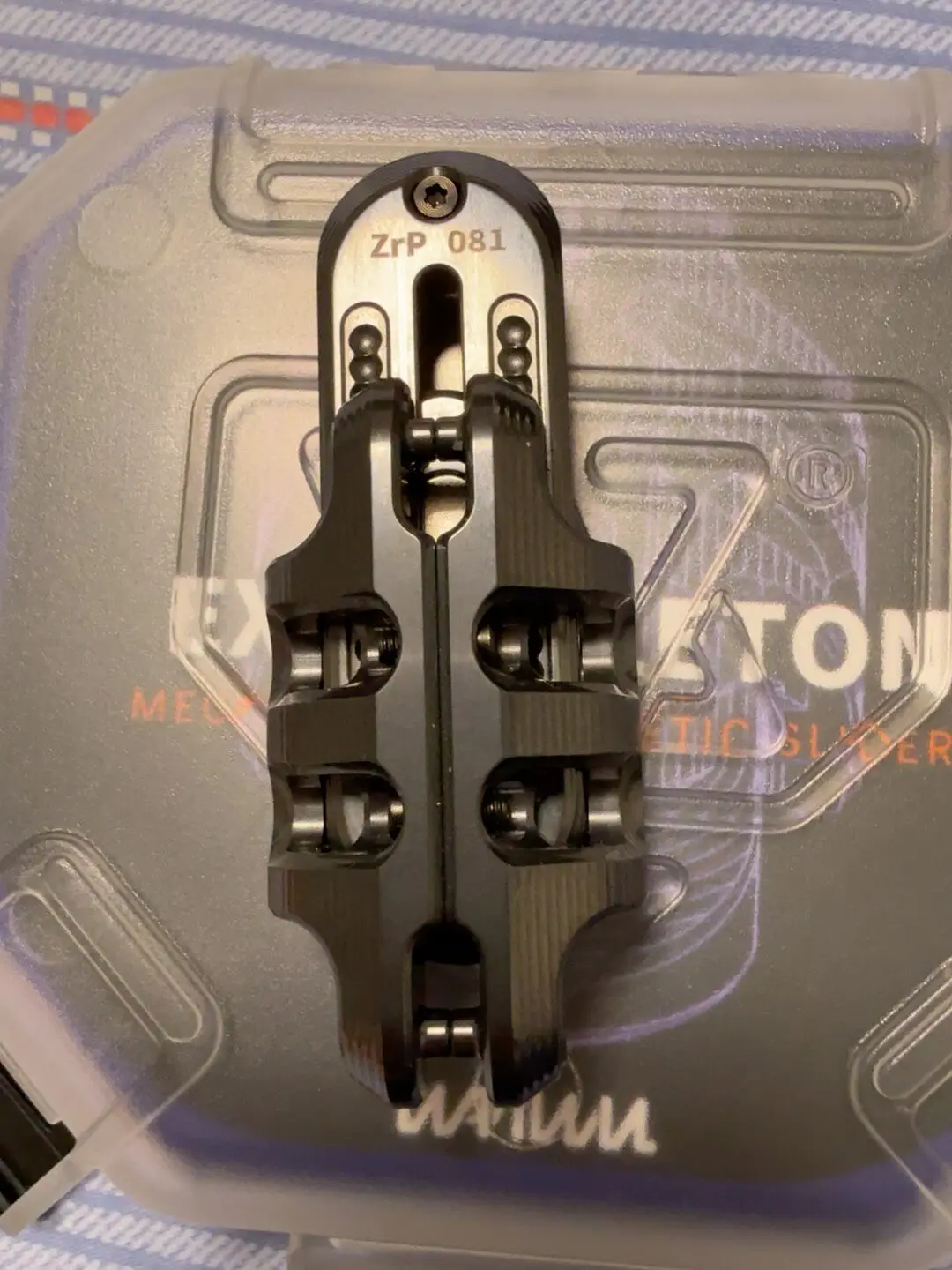 Used EDC To Play Wulezhi Zirconium Steel Bone EDC Push Card, Zirconium Alloy Slippery Black Model, Limited Number