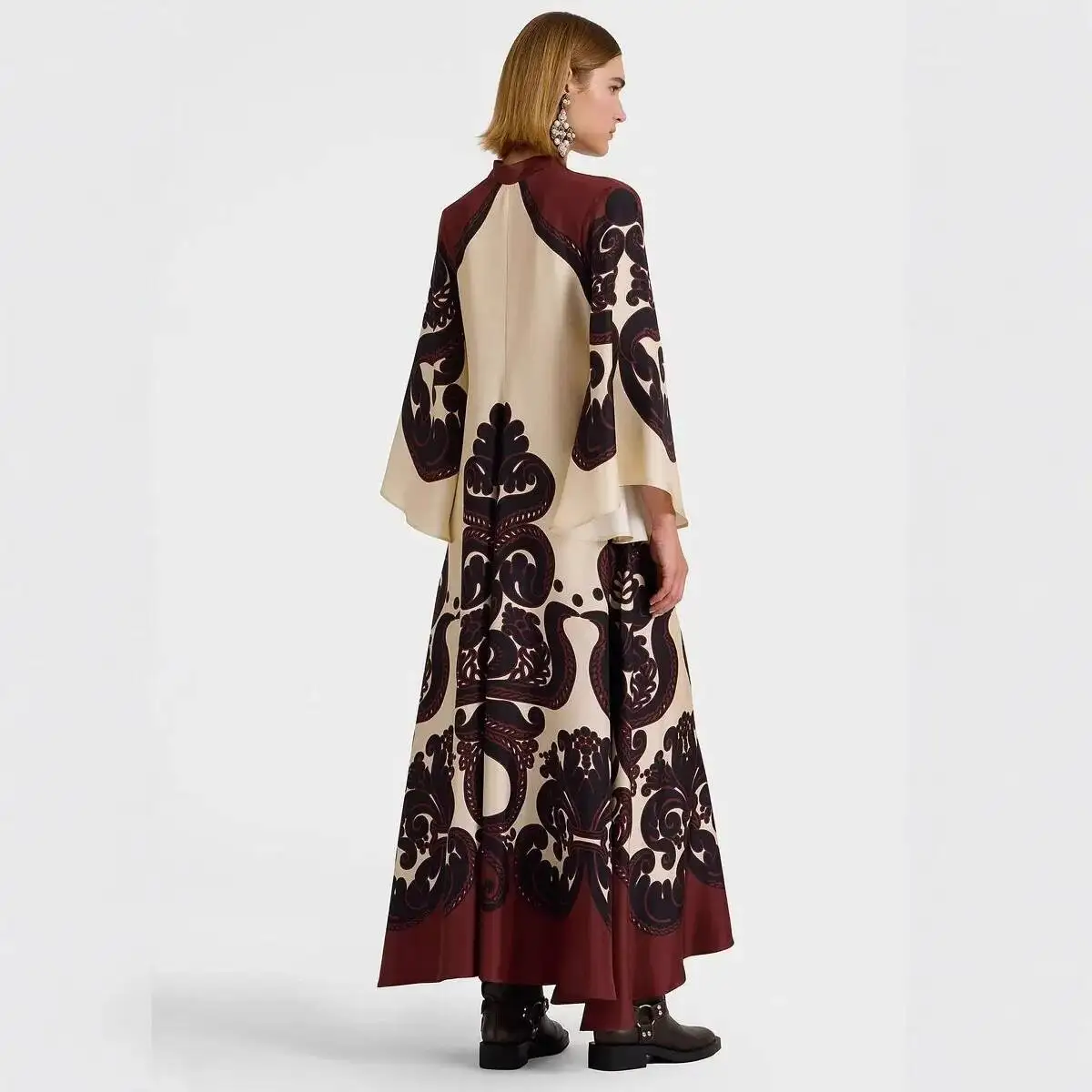 ชุดเดรสลายดอกไม้ผู้หญิง 2025 ชุดเดรสแขนยาวทรงบานสไตล์ตะวันออกกลางสำหรับผู้หญิง แฟชั่นมุสลิม ชุดเดรสยาวสไตล์อิสระ