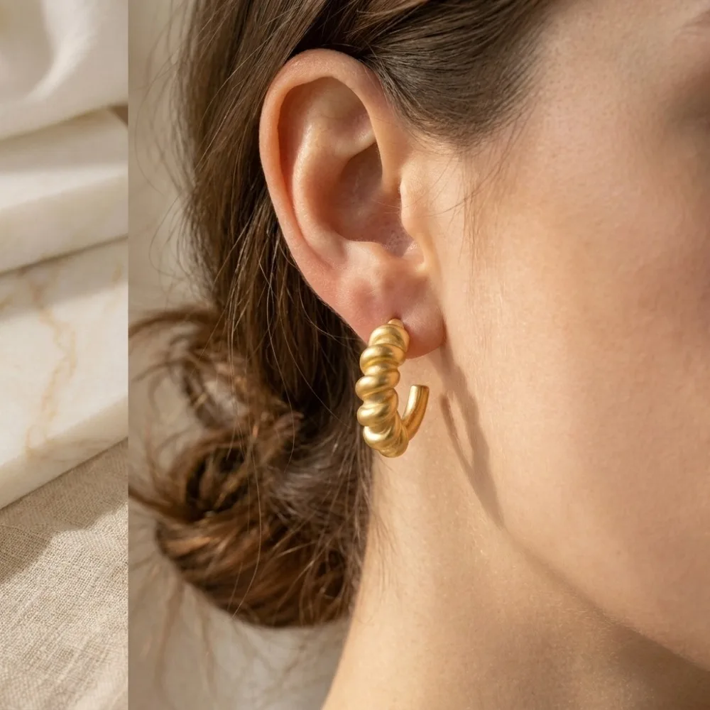 

Ins Style 18K Golden Titanium Steel Twisted C Type Ear Rings Retro High Texture Simple Casual Female Ear Ornaments