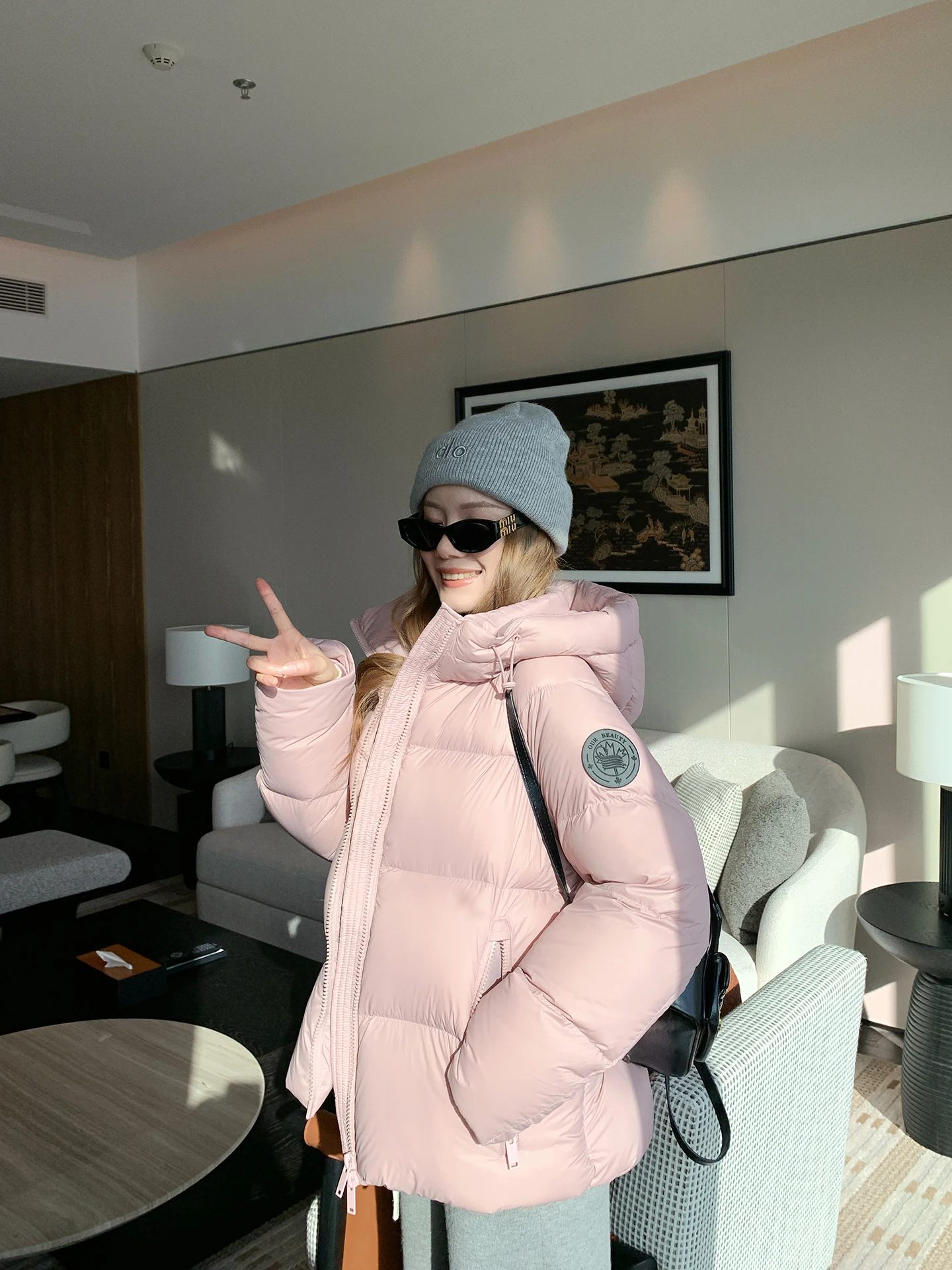 

2025 Winter High Fill Power Short Puffer Jacket Women's Hooded down Coat White Duck Feather Warm Thick Long Sleeve Zipper