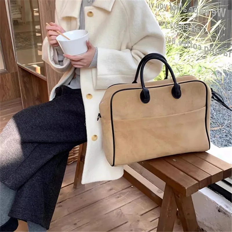 

Женская большая сумка, новинка 2025, осень и зима, высококачественная нишевая сумка, большая вместительная ретро-сумка для пригородных поездок