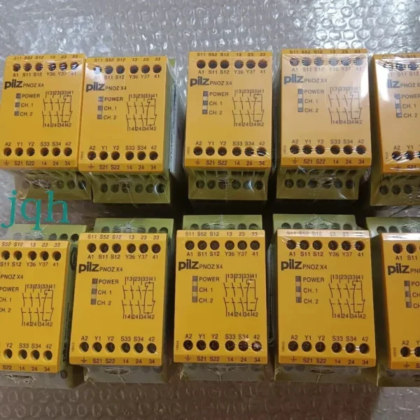 

2026 1pcs New X4 24vdc 3n/o 1n/c Safety Relay Module 774730 Brand New Original Spot Plc
