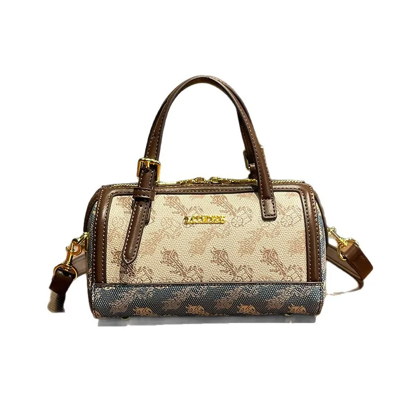 Classic Elegant Tote Bag in High-Quality Leather, Women's Spacious Handbag, Shoulder Strap Included, Famous Designer