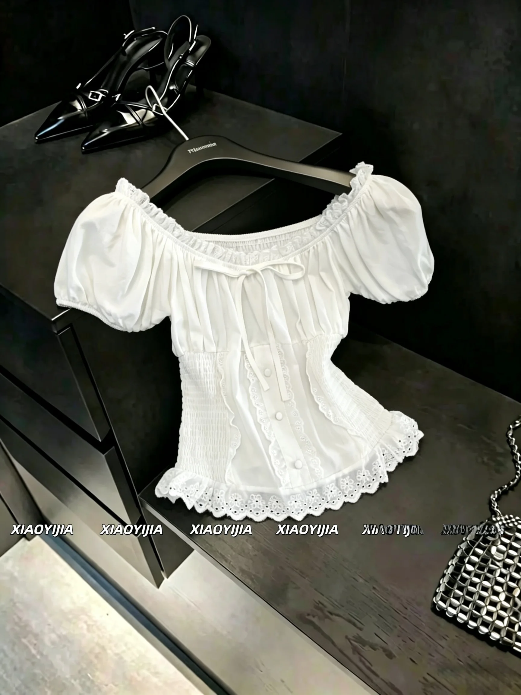 

Sweet Style Lace Trim Short Sleeve Bubble Sleeve Shirt Women's Summer New Unique Beautiful Slimming Top Polyester Fiber