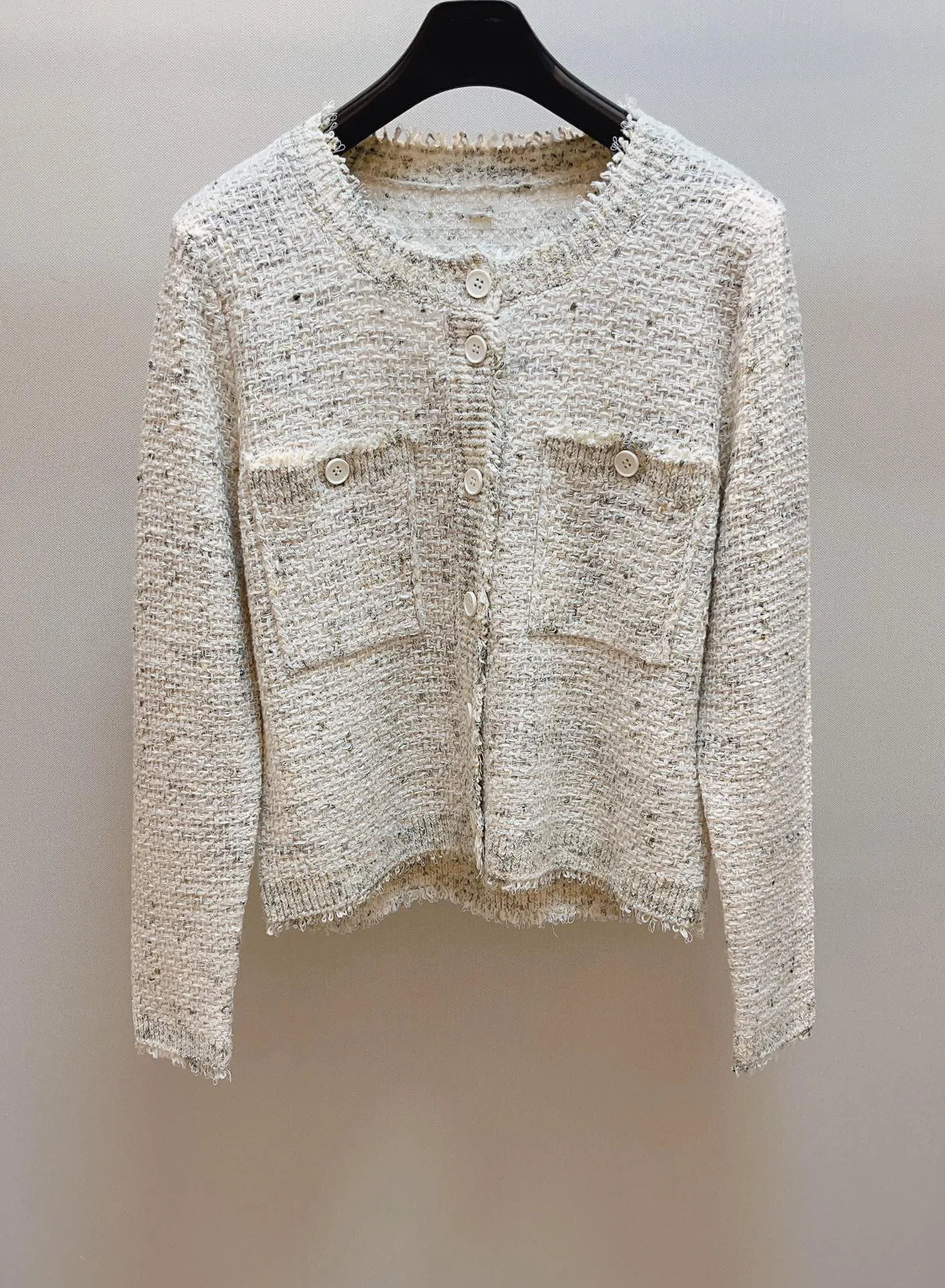 

Women's ClothingPopular and fashionable cardigan, linen materials are added to the fabric.