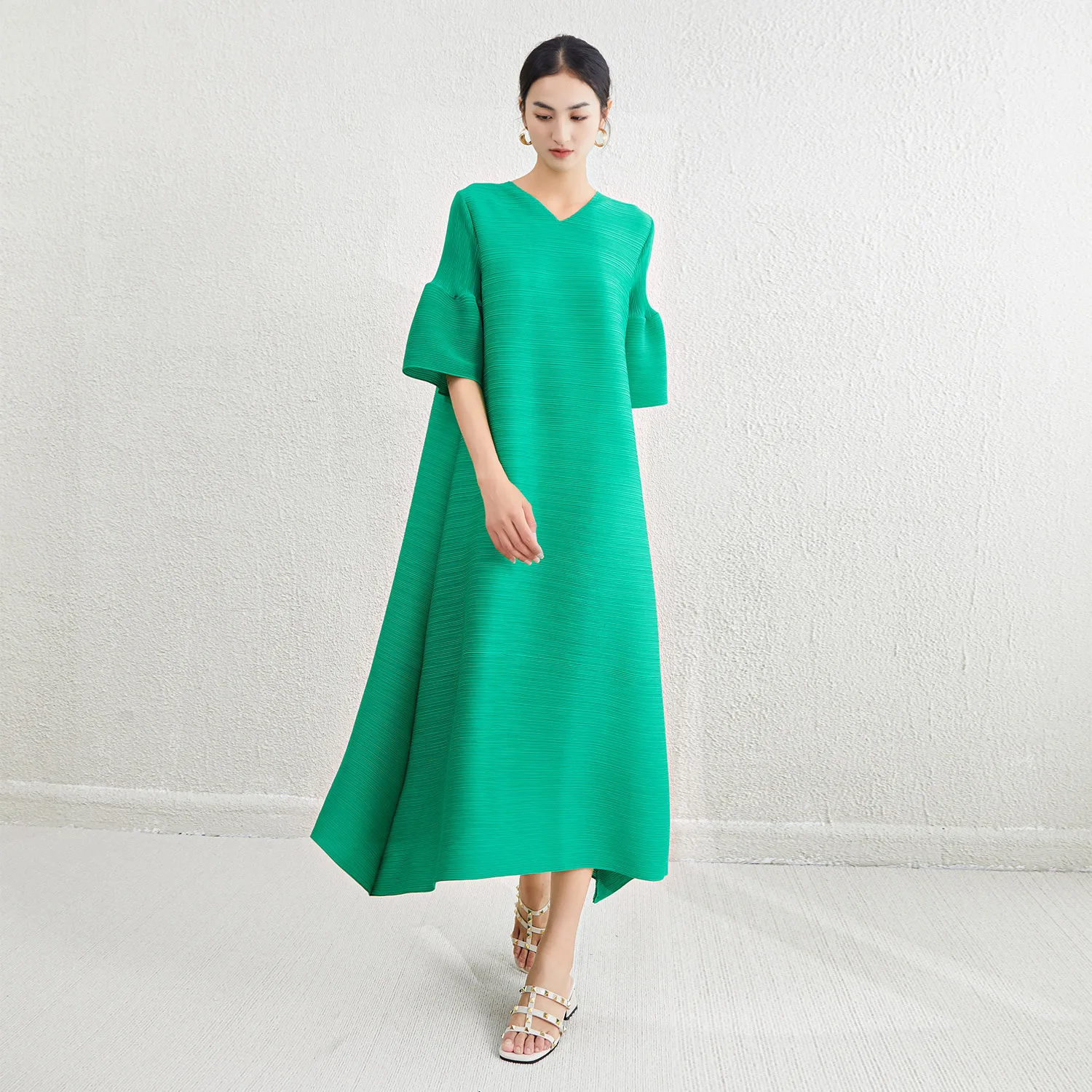 

Summer Dresses For Women 2024 New Round Neck Flare Sleeved Solid Colour Stretch Miyake Pleated A-Line Dress Mid-Calf Length