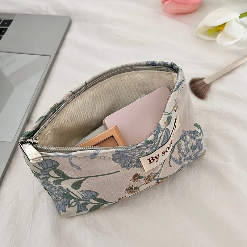 New Women Cosmetic Bags Organizers Case Floral Relief Makeup Storage Pouch Zipper Make Up Case Travel Organizer Necessaire