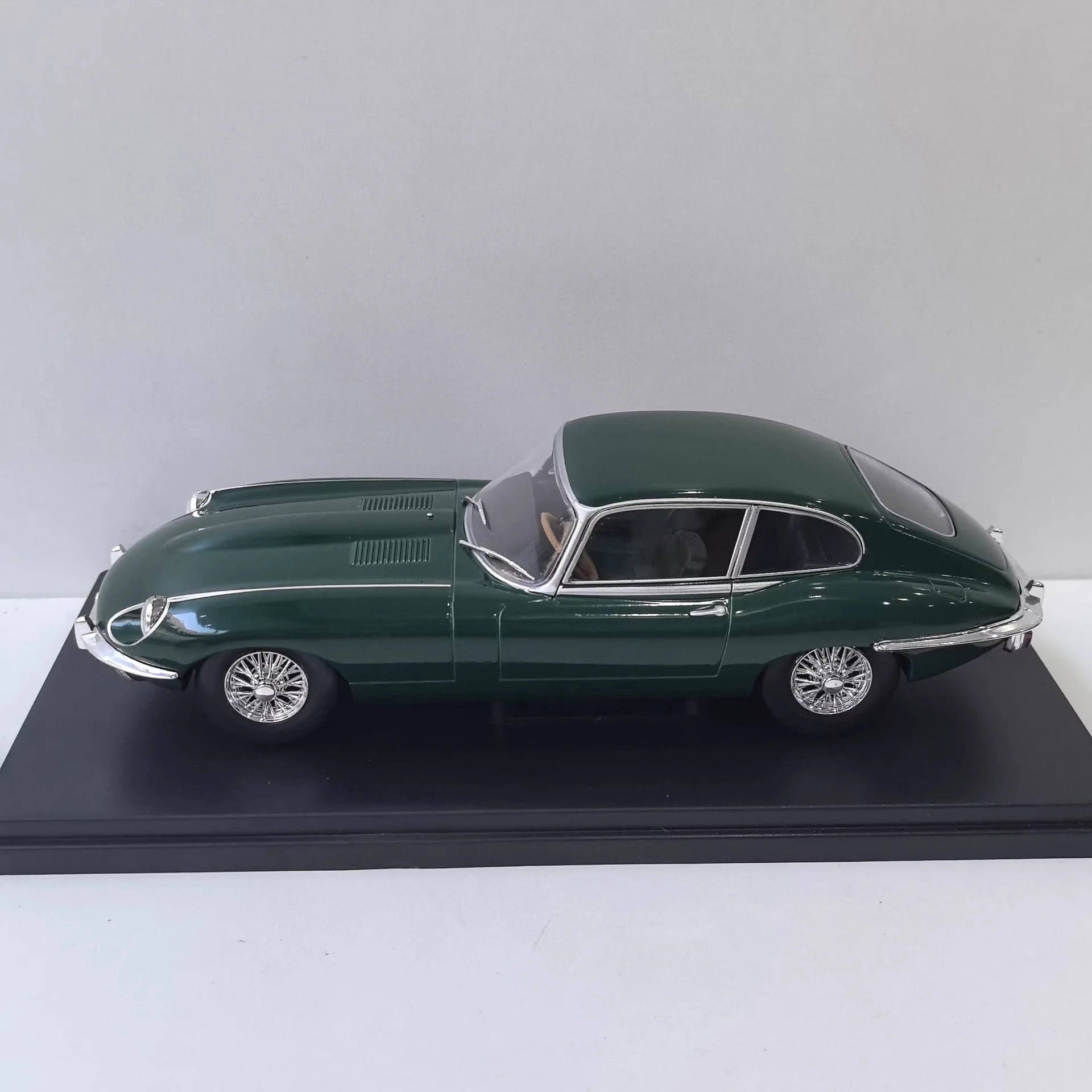 ixo-1-24-jaguar-e-type-1963-jaguar-car-model-alloy-does-not-open-the-door-and-does-not-steer-k4