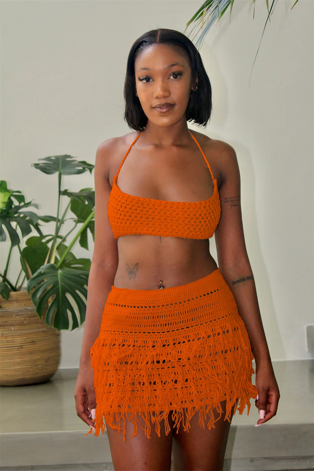 Sexy summer crochet knitted hollow out two pieces skirt set with knit halter top and tassel mini knit skirt