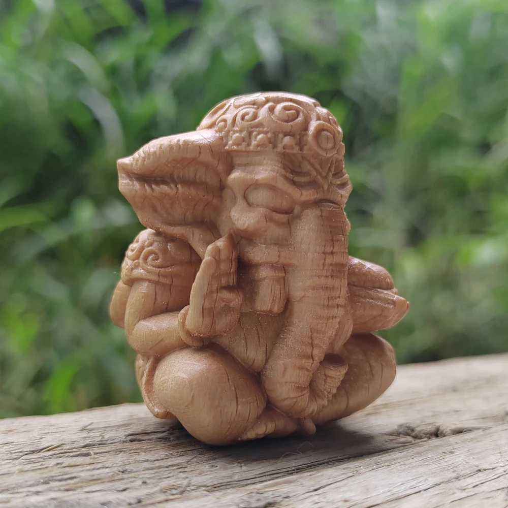 Hand-Carved Wooden Ganesha Figurine Ornament, Ethnic Style, Cultural Theme, Suitable for Study Room, Bedroom, Creative Desktop Decoration, Holiday Decoration, New Year Gift, Centerpiece Decoration, Back-To-School Season Gift, Living Room