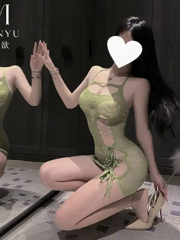 ชุดยูนิฟอร์มเซ็กซี่สำหรับผู้หญิง ดีไซน์ซีทรูตาข่ายโปร่งบาง ชุดเดรสเข้ารูปสีเขียว แต่งลูกไม้แฟชั่น รุ่น 77M4