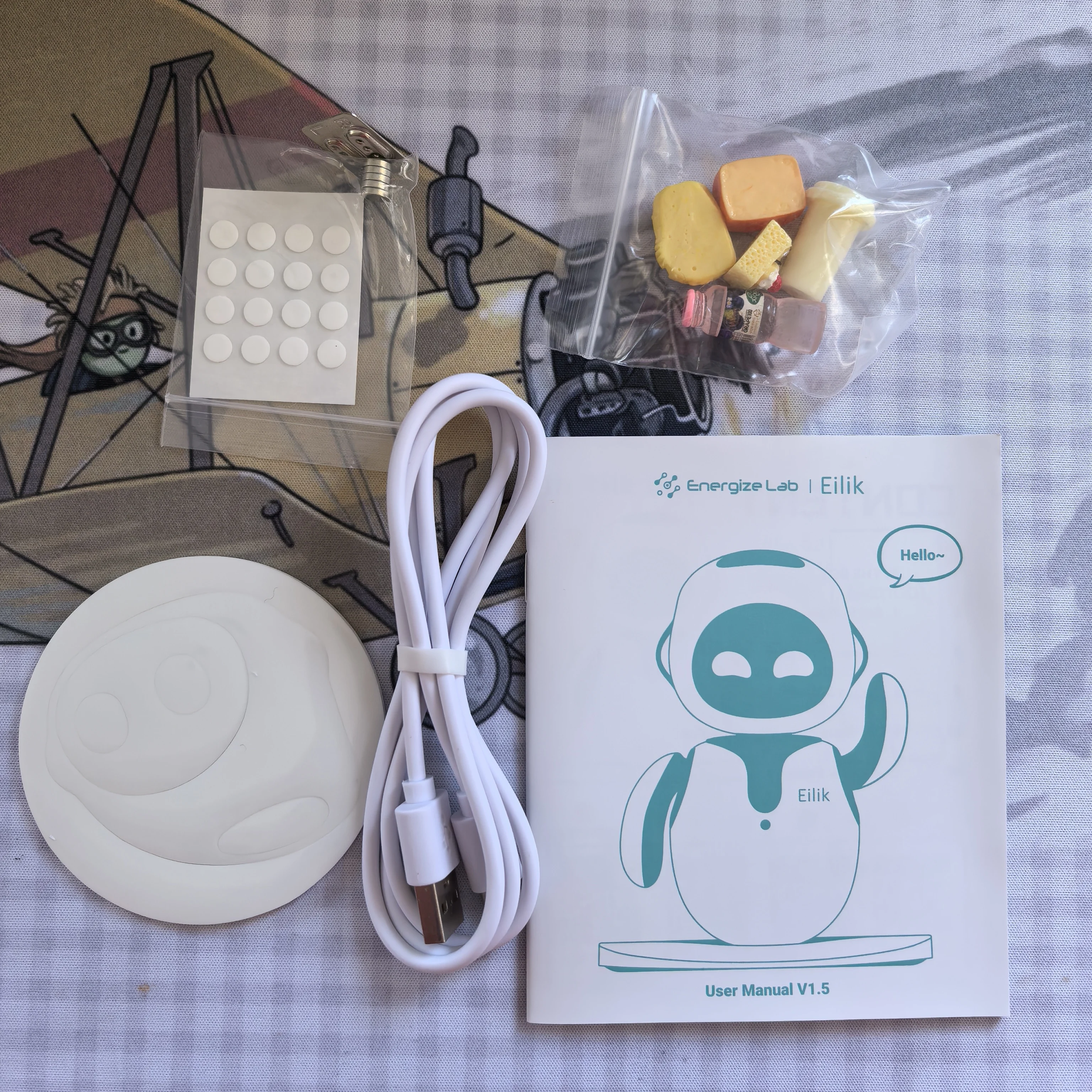 ألعاب Eilik للحيوانات الأليفة الروبوتية اللطيفة مع عواطف وفيرة ورسوم متحركة وألعاب صغيرة رفيق تفاعلي يعمل باللمس المكتبي المثالي