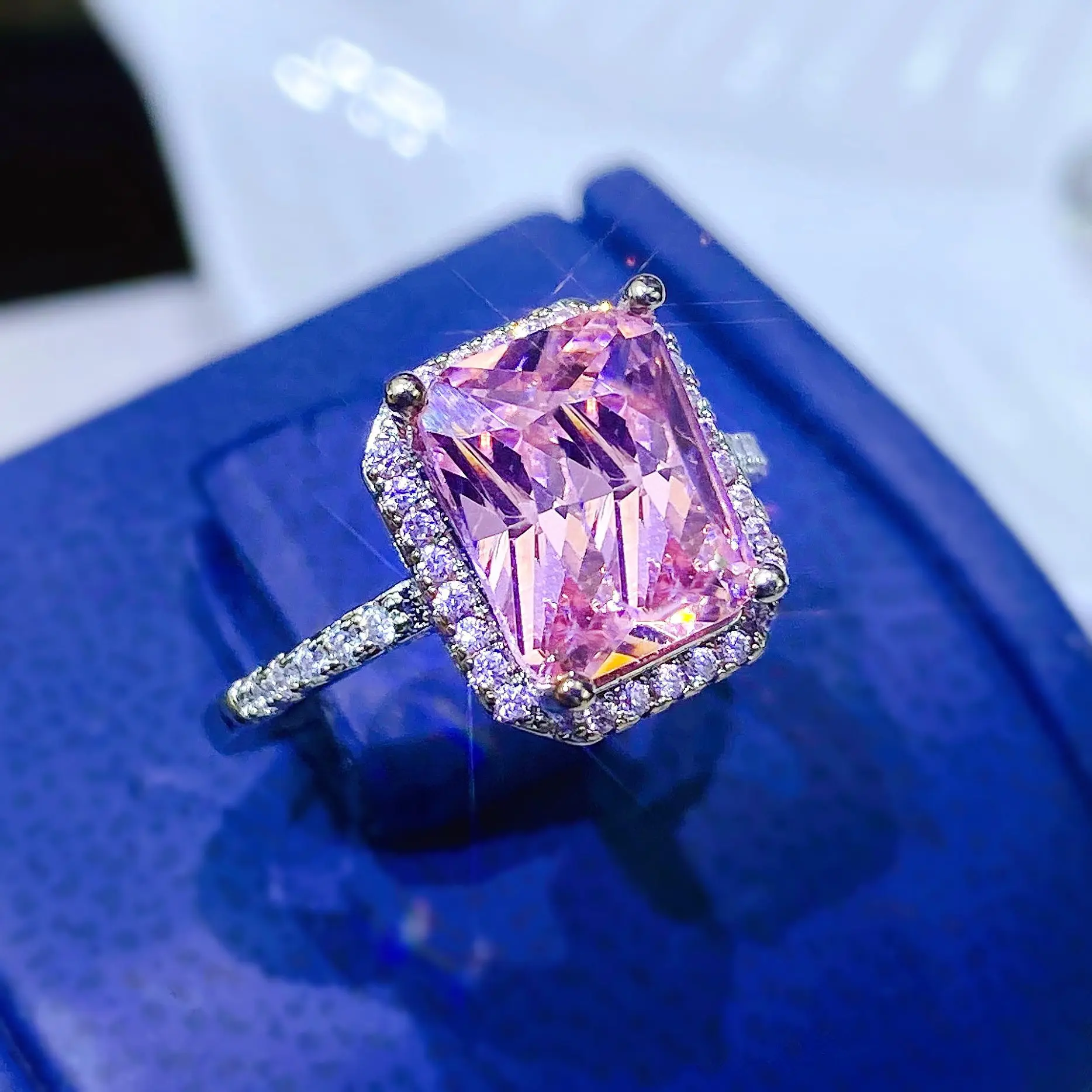 DIY accessories New European and American luxury inlaid yellow diamond two-color ring, classic princess square pink crystal open