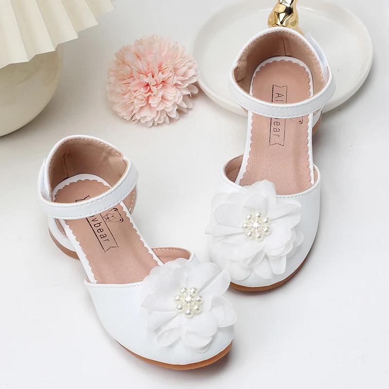 White girl flat shoes summer new comfortable and non slip children\'s princess shoes pearl flower little girl hollow sandals