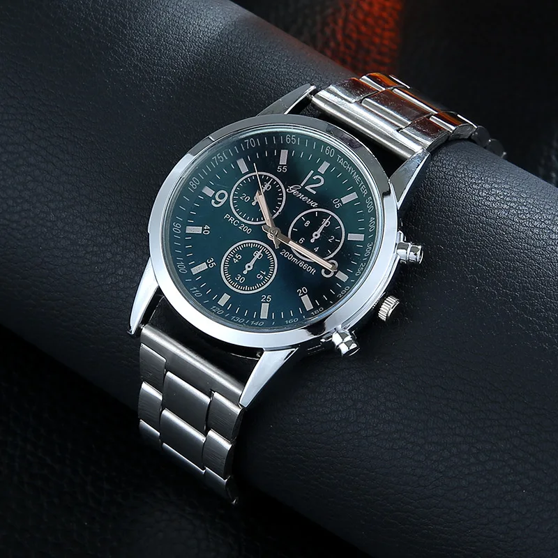 

Popular Men's Steel Strap Watch Quartz Watch Three Eyes and Six Needles Fashion Men's Watch Made of Alloy Popular Factory in Sto