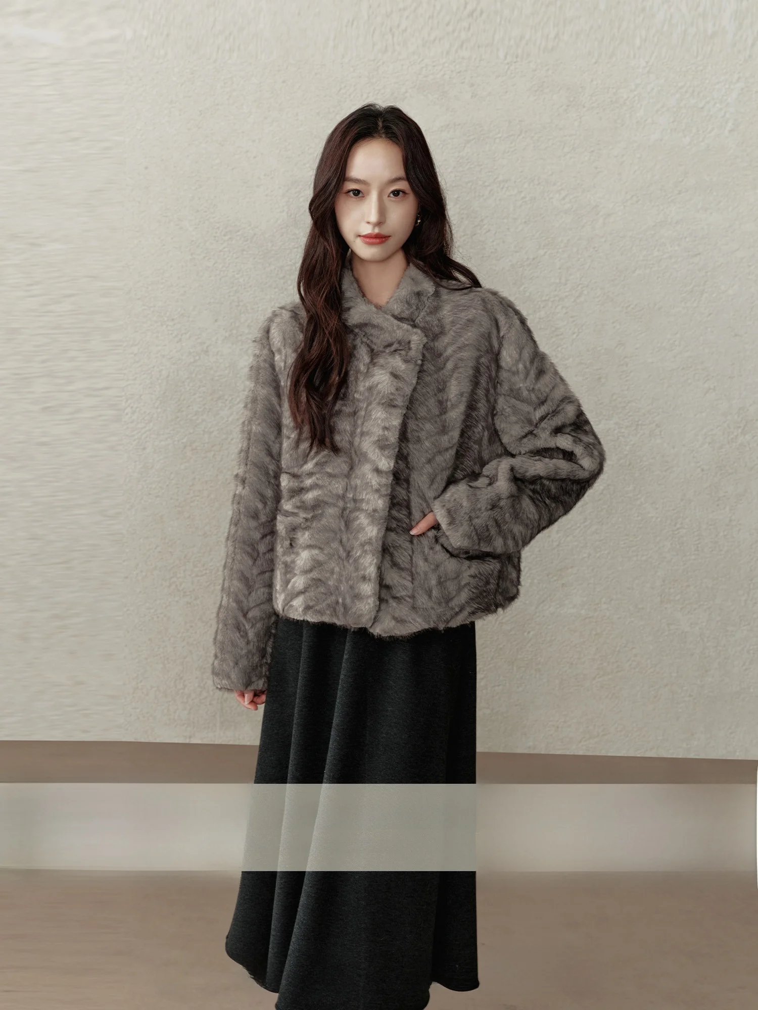 

Теплая женская куртка из искусственного меха с воротником-стойкой, комбинированная из кожи и меха, зимняя верхняя одежда, дизайн Sli mat, полиэфирное волокно